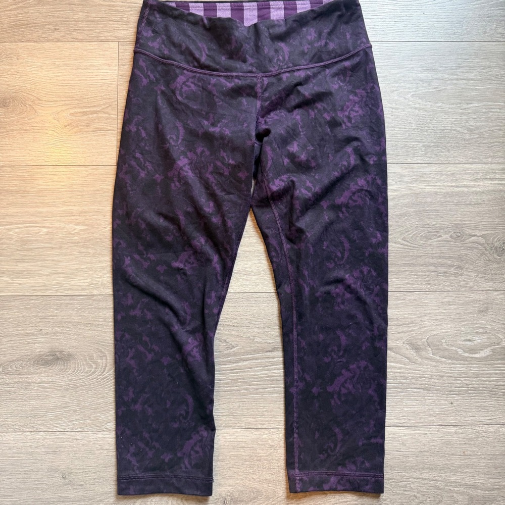 Lululemon Wunder Under Crop Leggings Purple Damask Floral Pattern Size‎ 6 Capris